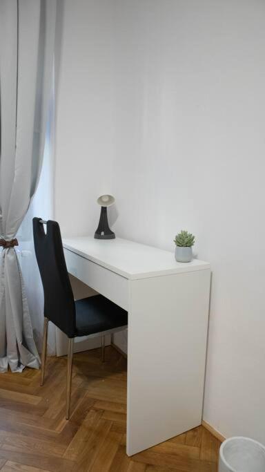 Modern Apartment In The Center Of Prag Exteriör bild
