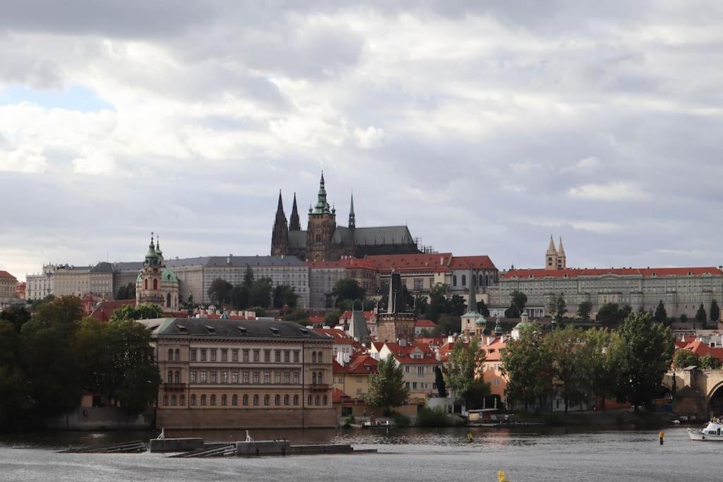 Modern Apartment In The Center Of Prag Exteriör bild