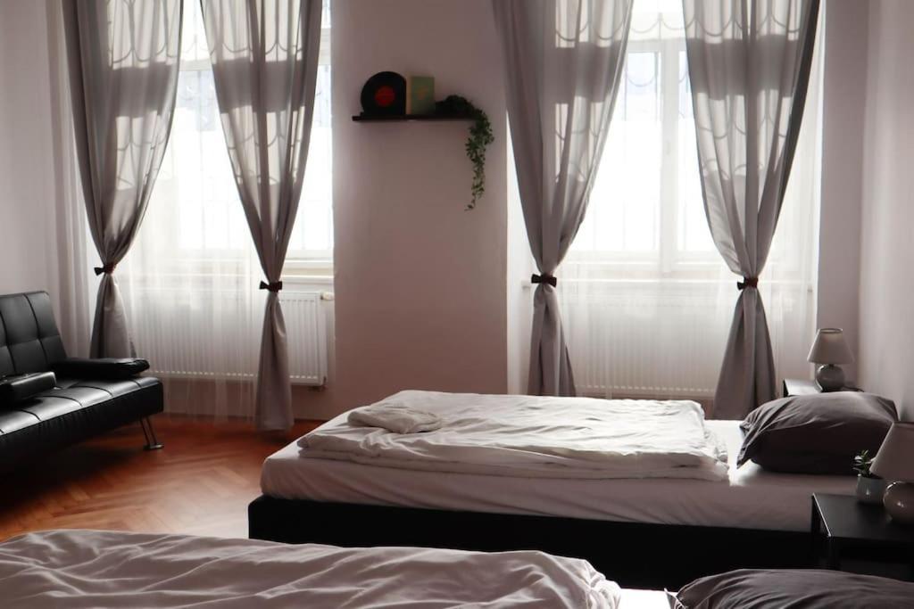 Modern Apartment In The Center Of Prag Exteriör bild