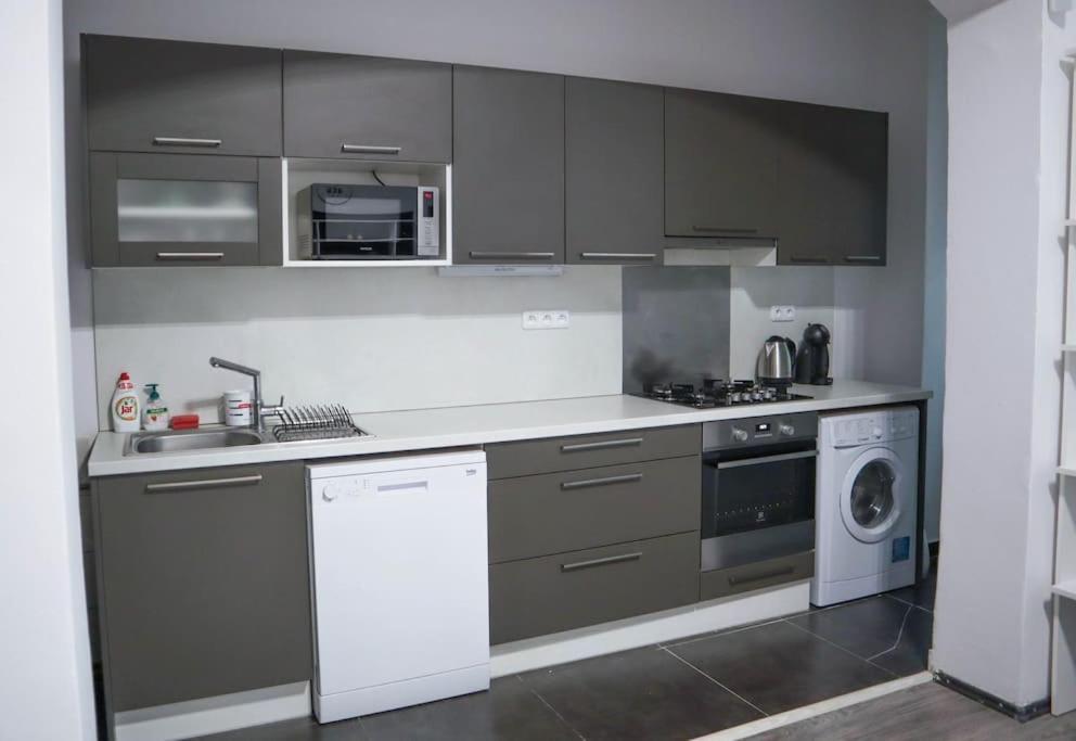 Modern Apartment In The Center Of Prag Exteriör bild