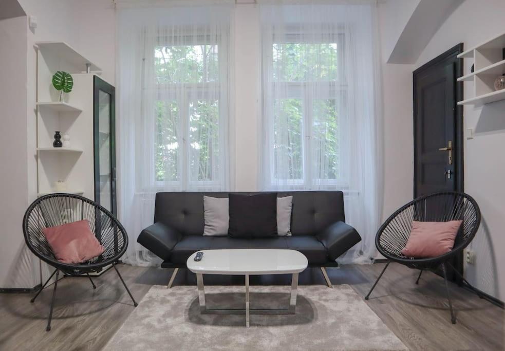 Modern Apartment In The Center Of Prag Exteriör bild